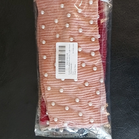 🎉 FREE WITH PURCHASE🎉 3 Pearl Headbands - Picture 5 of 5